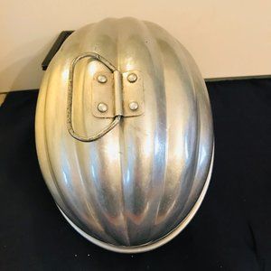 Vintage Wear-Ever Plum Pudding Mold